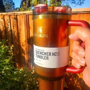 Stanley x Lainey Wilson Country Gold Quencher H2.0 FlowState™ Tumbler | 40 OZ